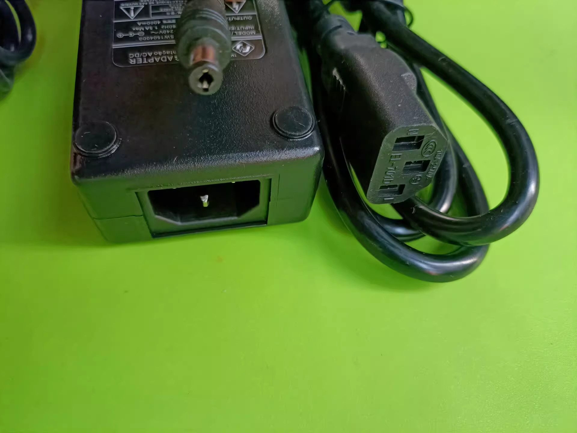*Brand NEW* FJ AC100-240V 50/60Hz 15V 4000MA AC DC ADAPTHE FJ-SW1504000 LED POWER Supply