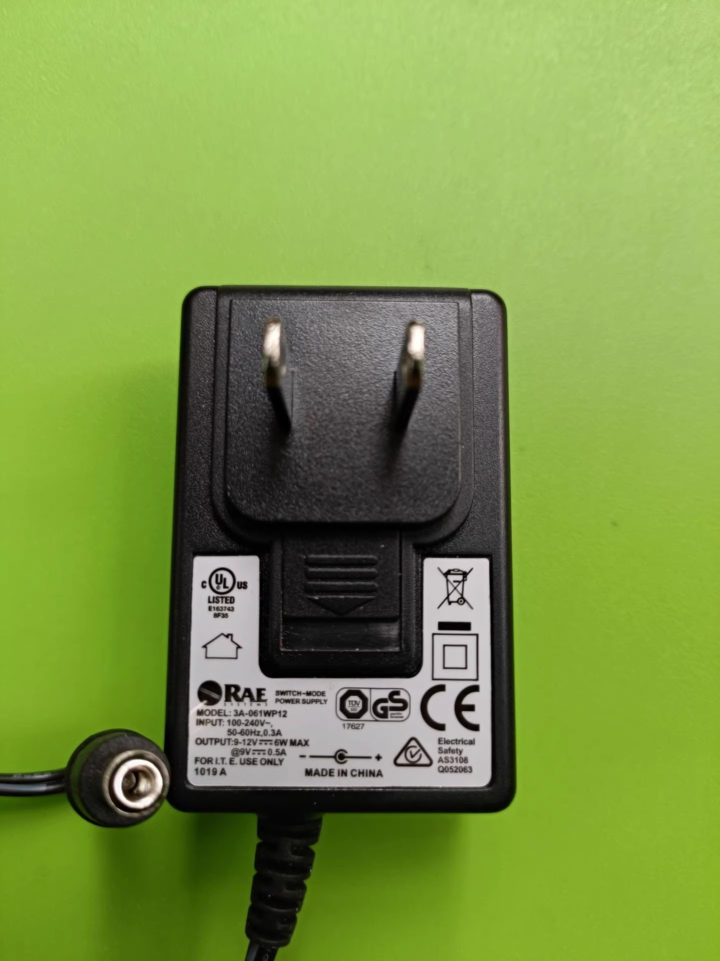 *Brand NEW* 3A-061WP12 RAE 9V 0.5A AC DC ADAPTHE POWER Supply